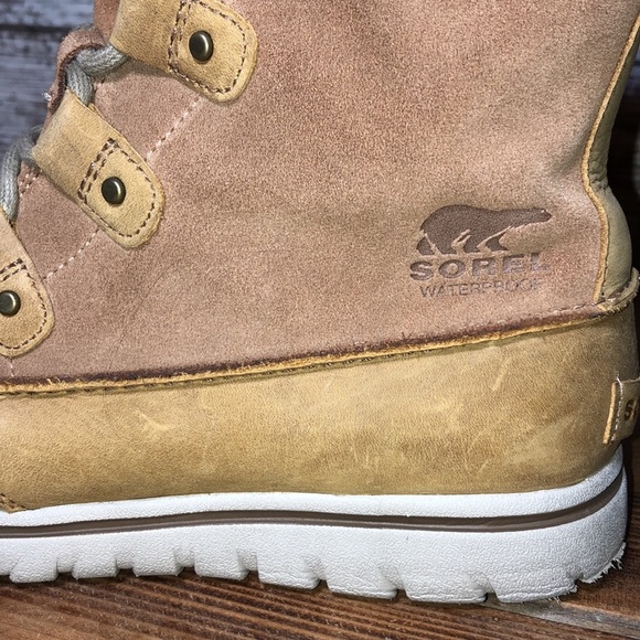 Sorel Women's Cozy Joan Boots like new tan boots size 9.5 waterproof lace boots‌ - Picture 7 of 13